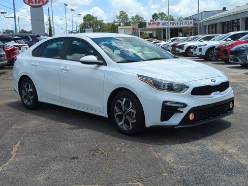 Certified 2021 Kia Forte LXS FWD image 3
