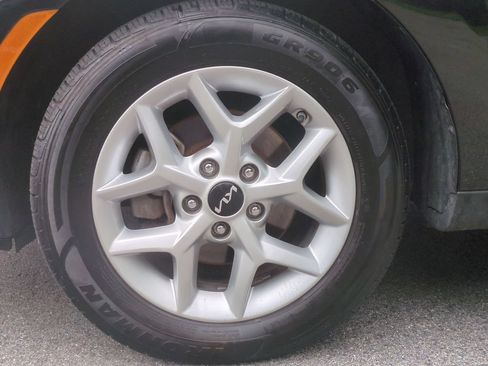 Used 2023 Kia Soul LX w/ LX Technology Package FWD image 21