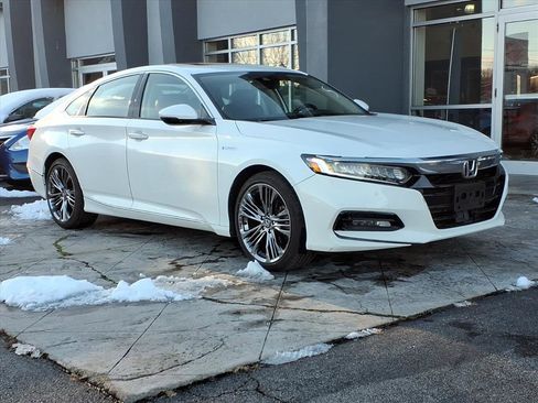 Used 2018 Honda Accord Touring image 1