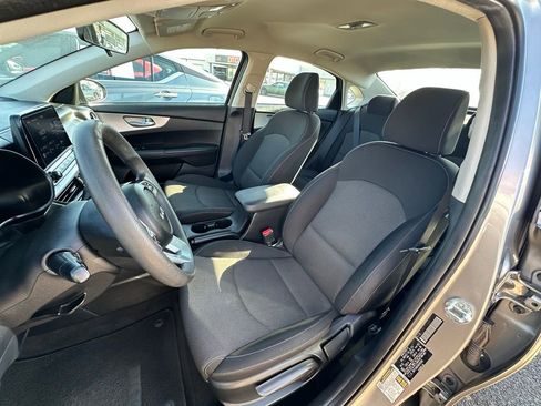 Used 2022 Kia Forte LXS image 10