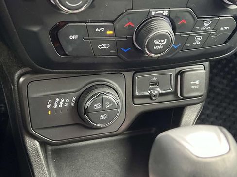 Used 2021 Jeep Renegade Trailhawk image 26