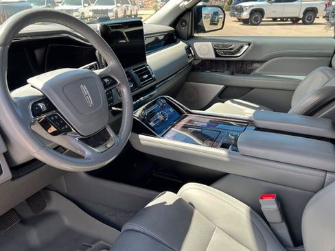 Used 2021 Lincoln Navigator Reserve w/ Luxury Package AWD/4WD image 15