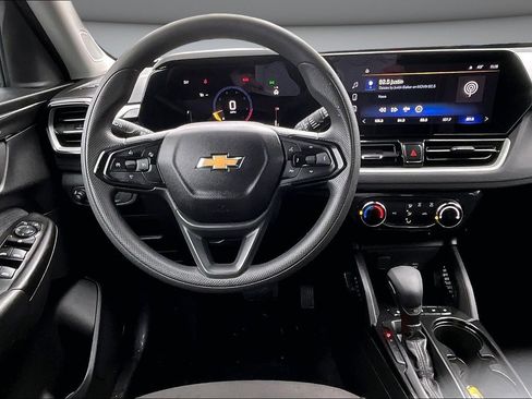 Used 2025 Chevrolet TrailBlazer LT FWD image 8