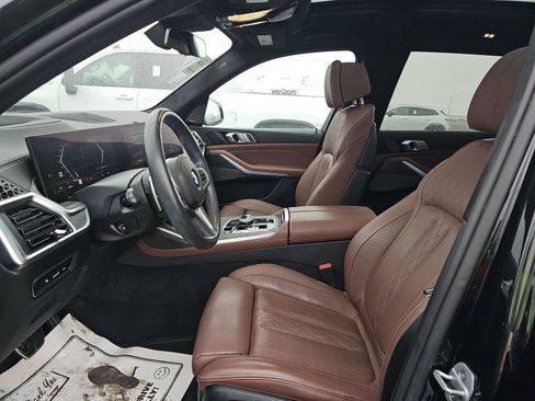 Used 2025 BMW X7 M60i image 5