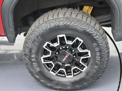 Used 2025 GMC Sierra 2500 AT4X image 37