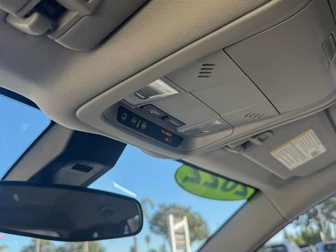 Used 2022 Chevrolet Equinox LT image 23