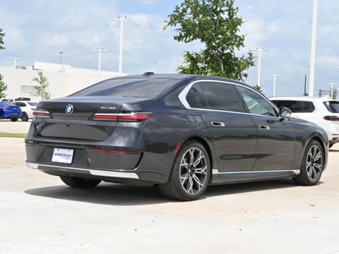 Certified 2024 BMW i7 eDrive50 w/ Executive Package RWD image 9