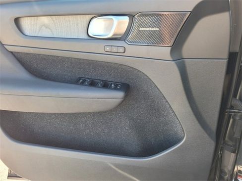Used 2021 Volvo XC40 T5 Inscription image 23