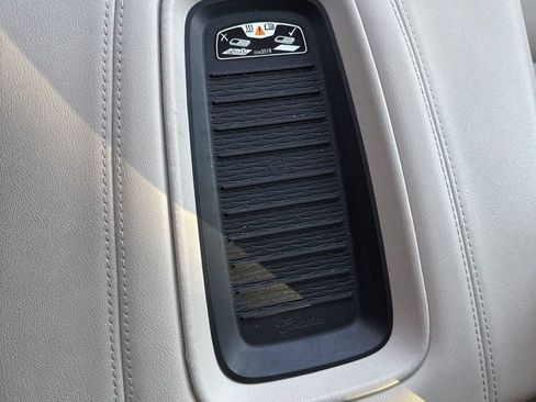 Used 2019 Cadillac Escalade ESV Premium Luxury image 22