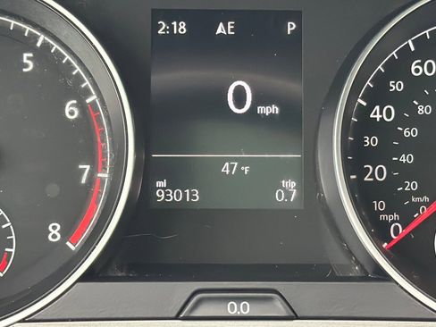 Used 2016 Volkswagen Golf Limited Edition image 25