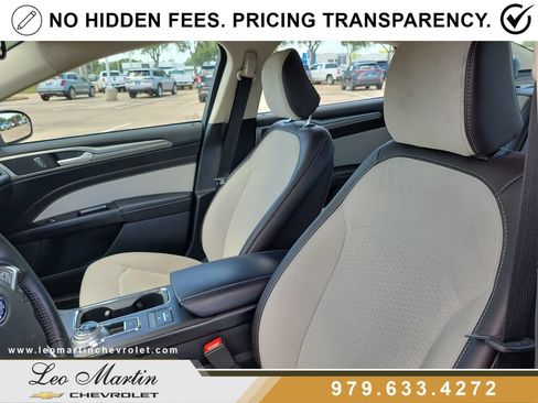 Used 2020 Ford Fusion SE w/ Equipment Group 151A FWD image 12