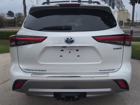 Used 2022 Toyota Highlander Platinum image 9