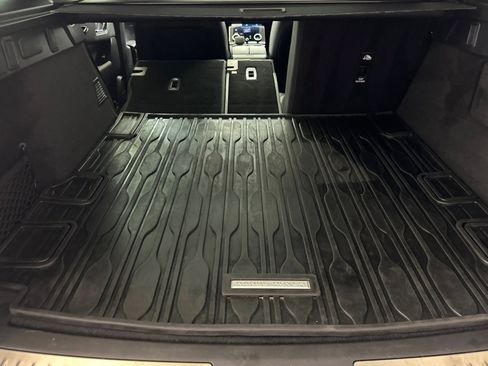 Used 2023 Land Rover Range Rover Velar R-Dynamic S image 33