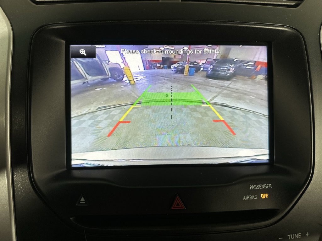 Used 2015 Ford Explorer XLT w/ Equipment Group 202B AWD/4WD image 18
