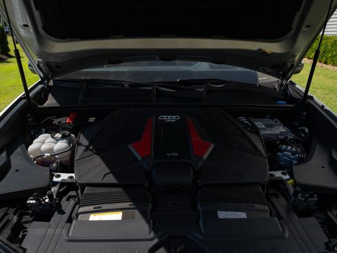 Certified 2024 Audi RS Q8 AWD/4WD image 21