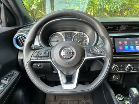 Used 2020 Nissan Kicks S FWD image 10