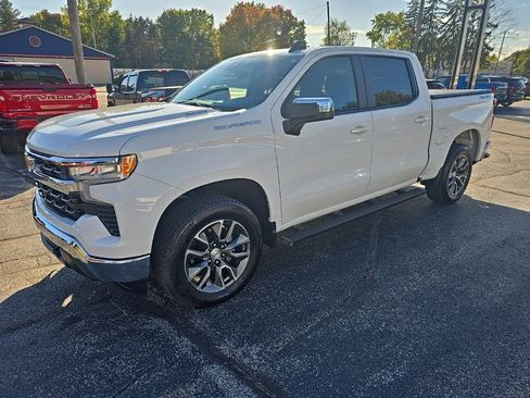 Used 2025 Chevrolet Silverado 1500 LT image 2