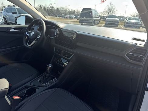 New 2026 Volkswagen Taos SE FWD image 28