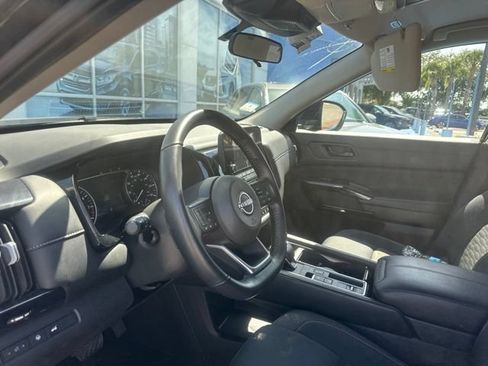 Used 2025 Nissan Pathfinder SV FWD image 16