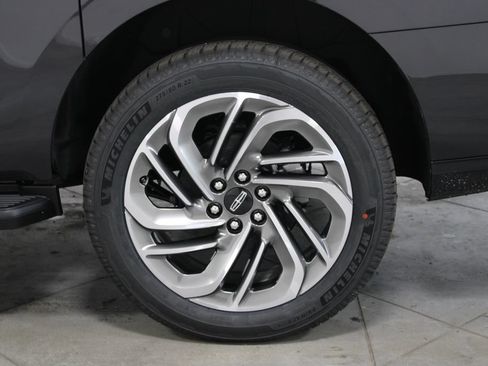 New 2027 Lincoln Navigator L Premier RWD image 18