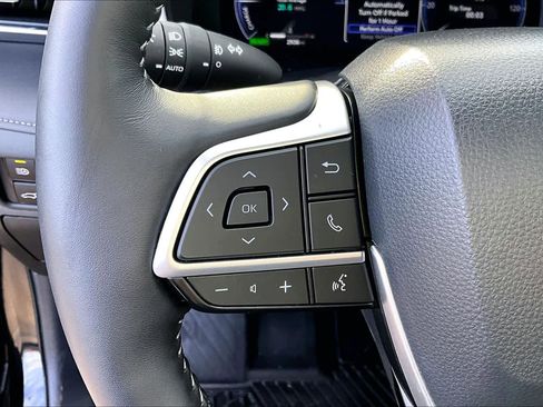 Used 2025 Toyota Highlander Platinum image 22