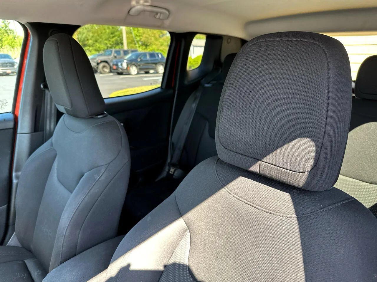 Used 2017 Jeep Renegade Latitude w/ Safety & Security Group AWD/4WD image 9