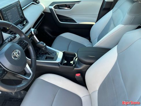 Certified 2020 Toyota RAV4 XLE Premium FWD image 20