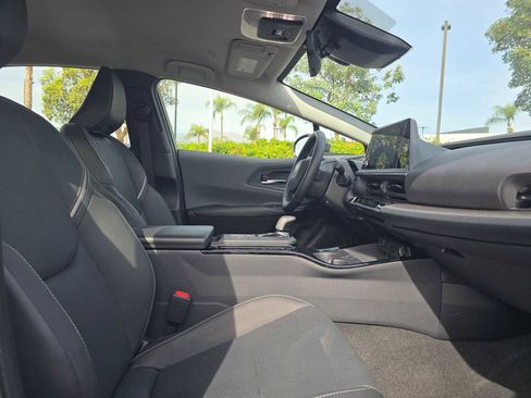 Used 2025 Toyota Prius XLE image 11
