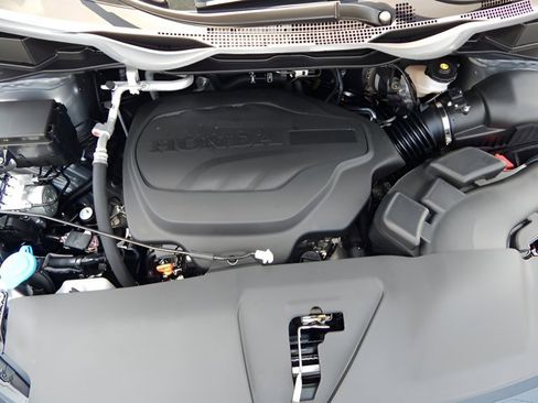 Certified 2025 Honda Odyssey Touring image 12