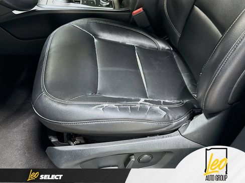 Used 2020 Ford Explorer XLT w/ Equipment Group 202A AWD/4WD image 21