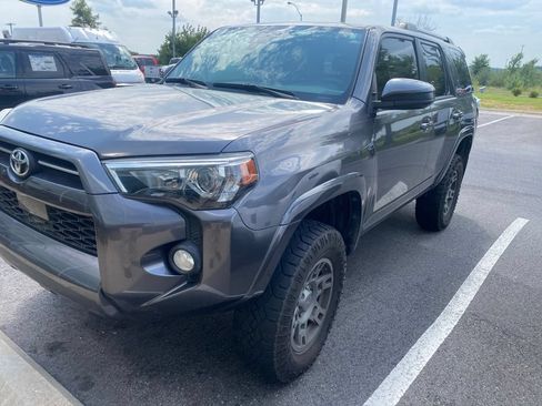 Used 2020 Toyota 4Runner SR5 AWD/4WD image 2