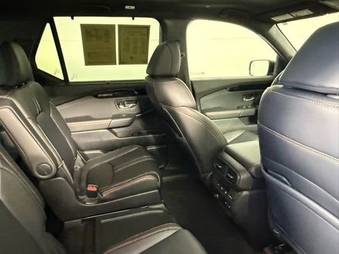 Used 2025 Honda Pilot TrailSport image 43