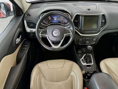 Used 2016 Jeep Cherokee Limited image 10