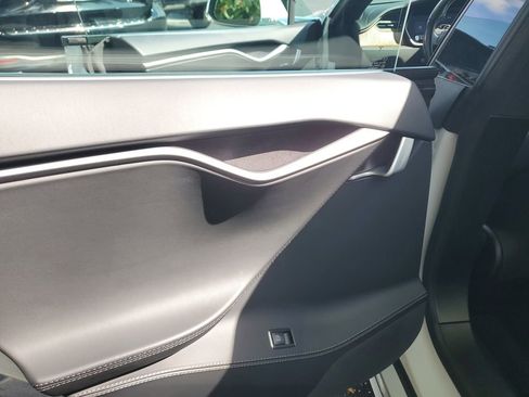 Used 2019 Tesla Model S Long Range AWD/4WD image 16