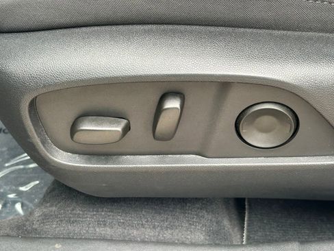Used 2025 Chevrolet Equinox LT w/ Convenience Package II FWD image 23