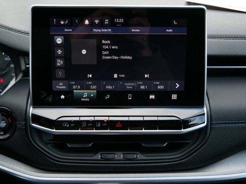 New 2026 Jeep Compass Latitude image 17