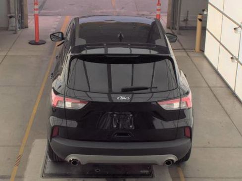 Used 2022 Ford Escape SE image 5