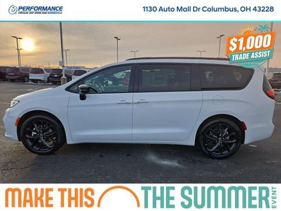 New 2026 Chrysler Pacifica Select w/ S Appearance Package