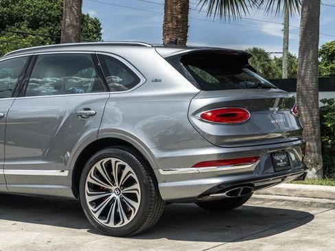Used 2021 Bentley Bentayga AWD/4WD image 5