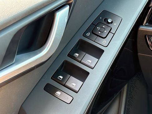 Used 2023 Kia Niro EX image 15