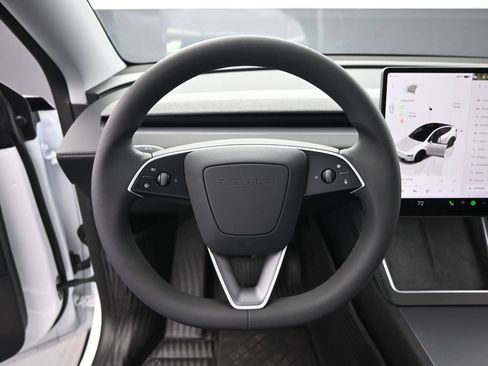 Used 2026 Tesla Model Y 2WD image 15