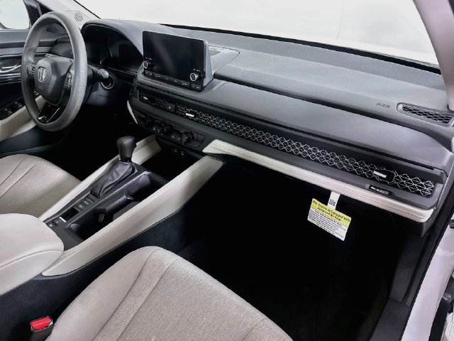 Used 2025 Honda Accord SE image 32