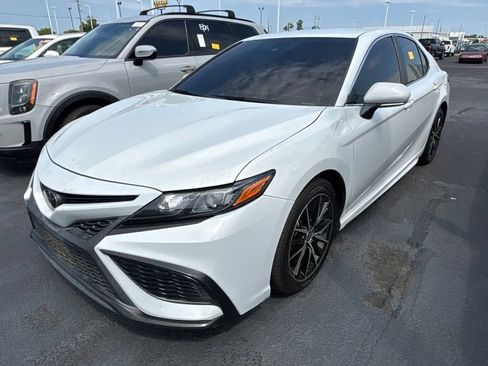 Used 2023 Toyota Camry SE FWD image 1
