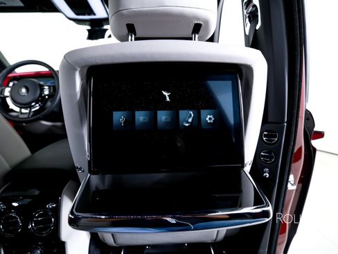 Certified 2025 Rolls-Royce Cullinan AWD/4WD image 30