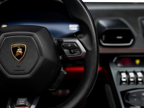 Used 2017 Lamborghini Huracan LP 580-2 RWD image 38