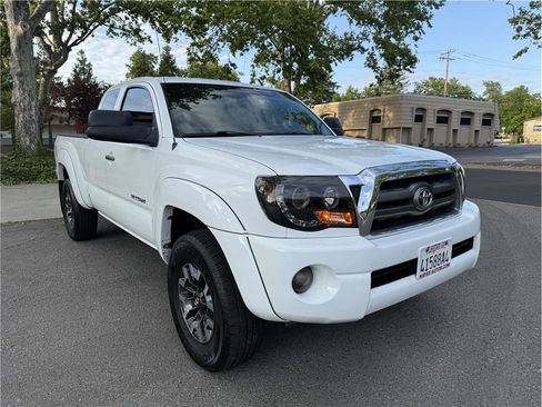 Used 2010 Toyota Tacoma PreRunner RWD image 7
