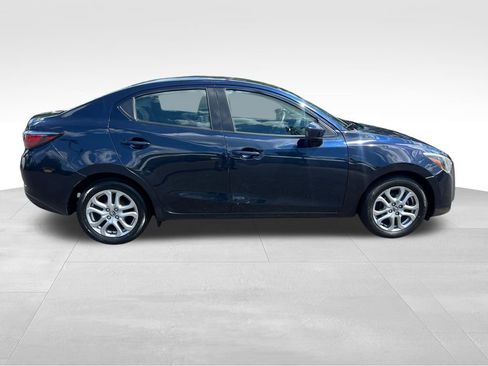 Used 2017 Toyota Yaris iA FWD image 9