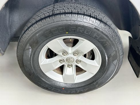 Used 2020 RAM 1500 Classic SLT w/ Luxury Group RWD image 11