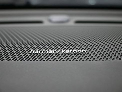 Used 2024 Volvo XC40 B5 Plus w/ Climate Package image 29