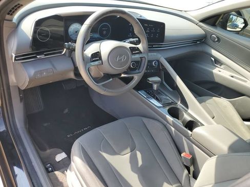 Used 2025 Hyundai Elantra SEL FWD image 4